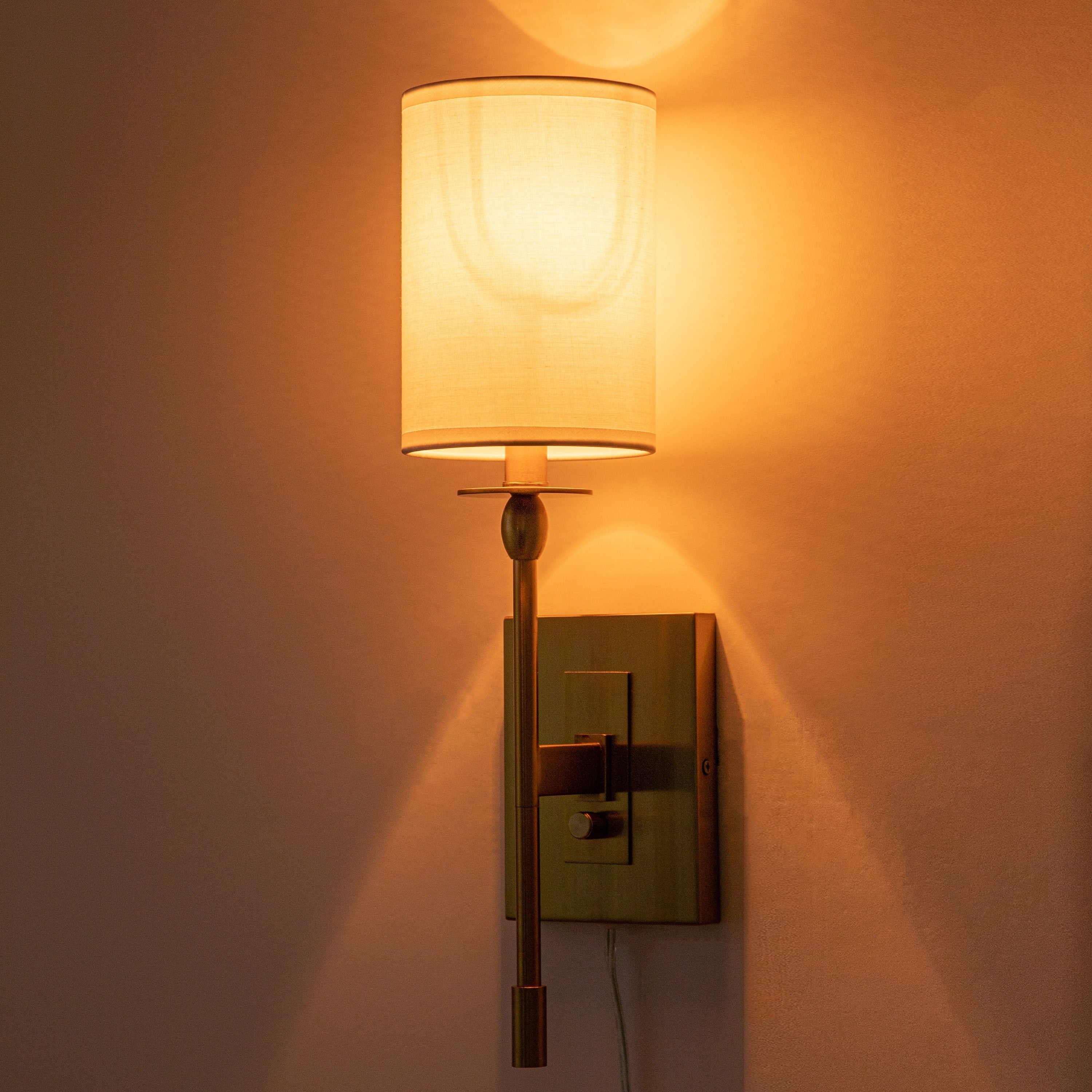 1-Light Matte Black Hardwired/Plug-in Dimmable Indoor Wall Sconce with Fabric Shade