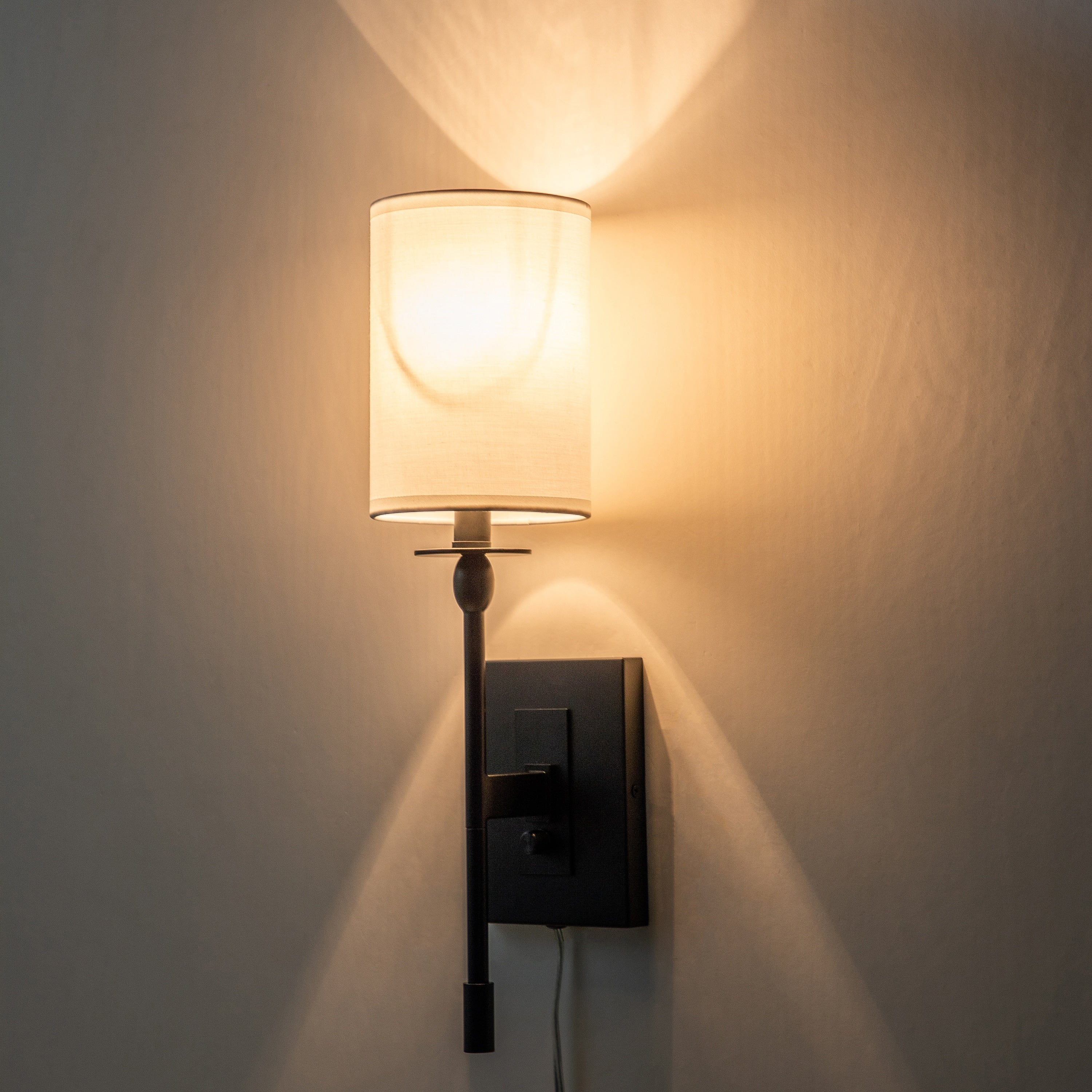 1-Light Matte Black Hardwired/Plug-in Dimmable Indoor Wall Sconce with Fabric Shade