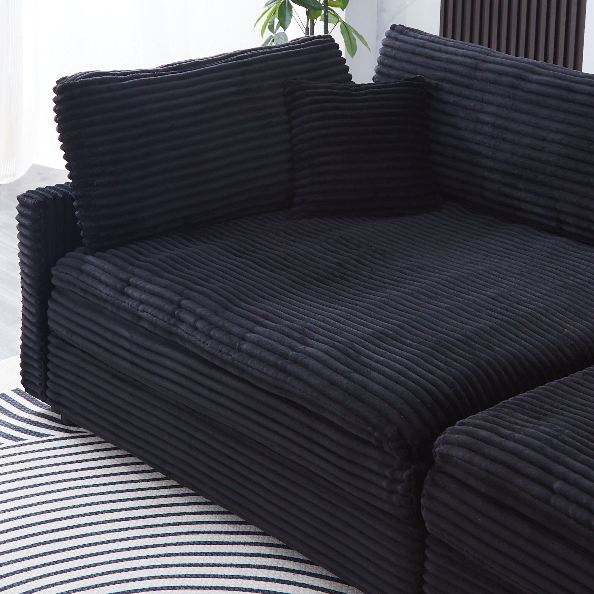 112-inch black corduroy sofa: two throw pillows, four backrests, opening up a new style for the living room's casual area