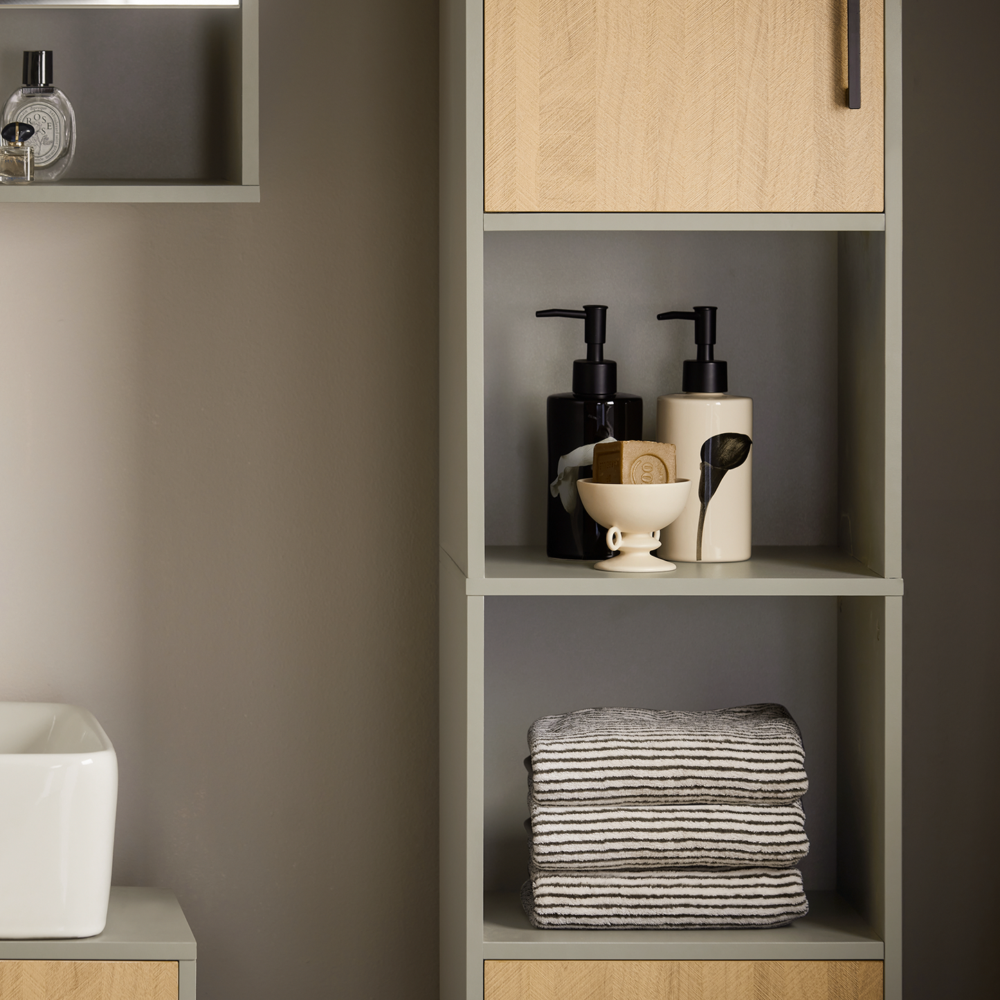 Armoire de salle de bain haute SoBuy, meuble de rangement pour salle de bain BZR131-NG