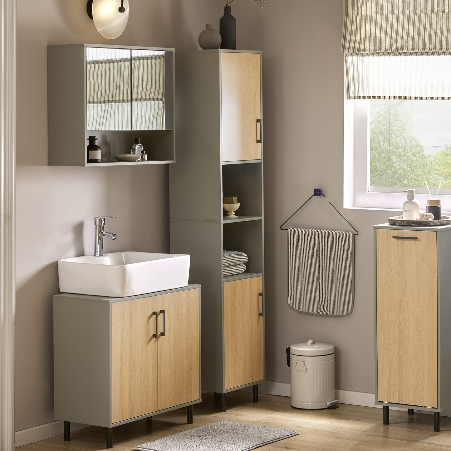 Armoire de salle de bain haute SoBuy, meuble de rangement pour salle de bain BZR131-NG