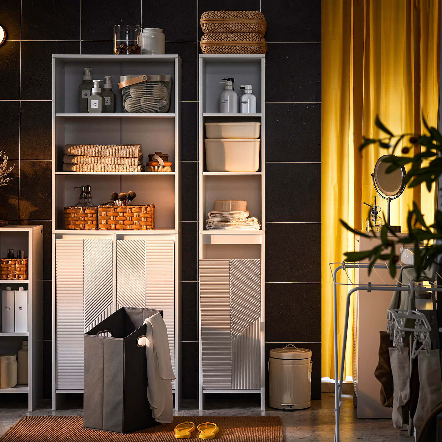 Armoire de salle de bain haute SoBuy avec panier à linge, meuble de rangement autoportant à 3 étagères BZR158-W