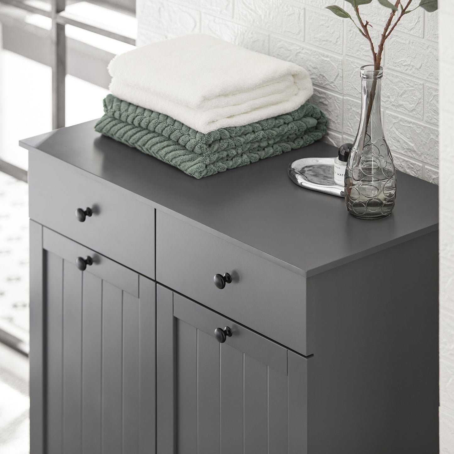 Armoire à linge SoBuy à 2 tiroirs et 2 portes avec paniers à linge BZR33-DG