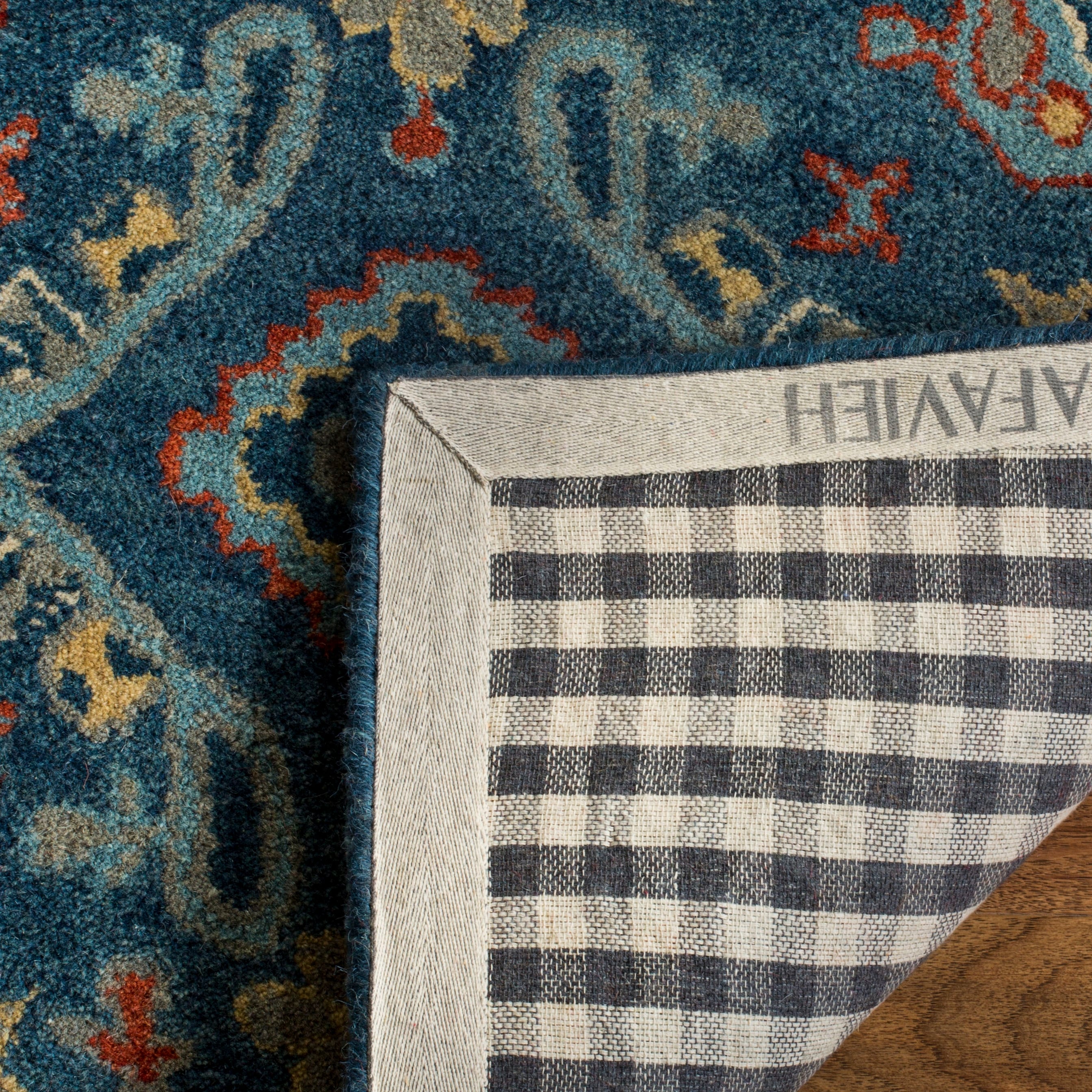 SAFAVIEH Handmade Heritage Pauliina Traditional Oriental Wool Rug